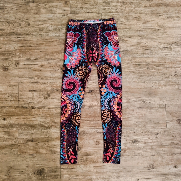 Ultra Lightweight Paisley Leggings - Picture 2 of 5